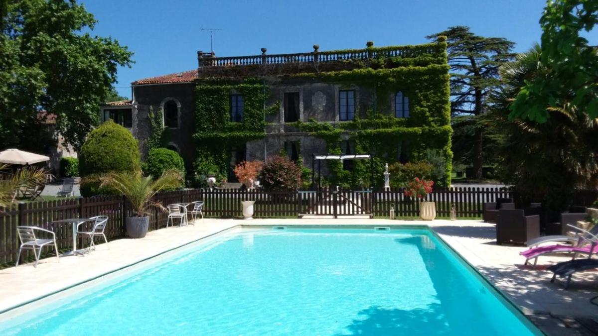 مبيت وإفطار Pissotte Chateau Le Poiron المظهر الخارجي الصورة